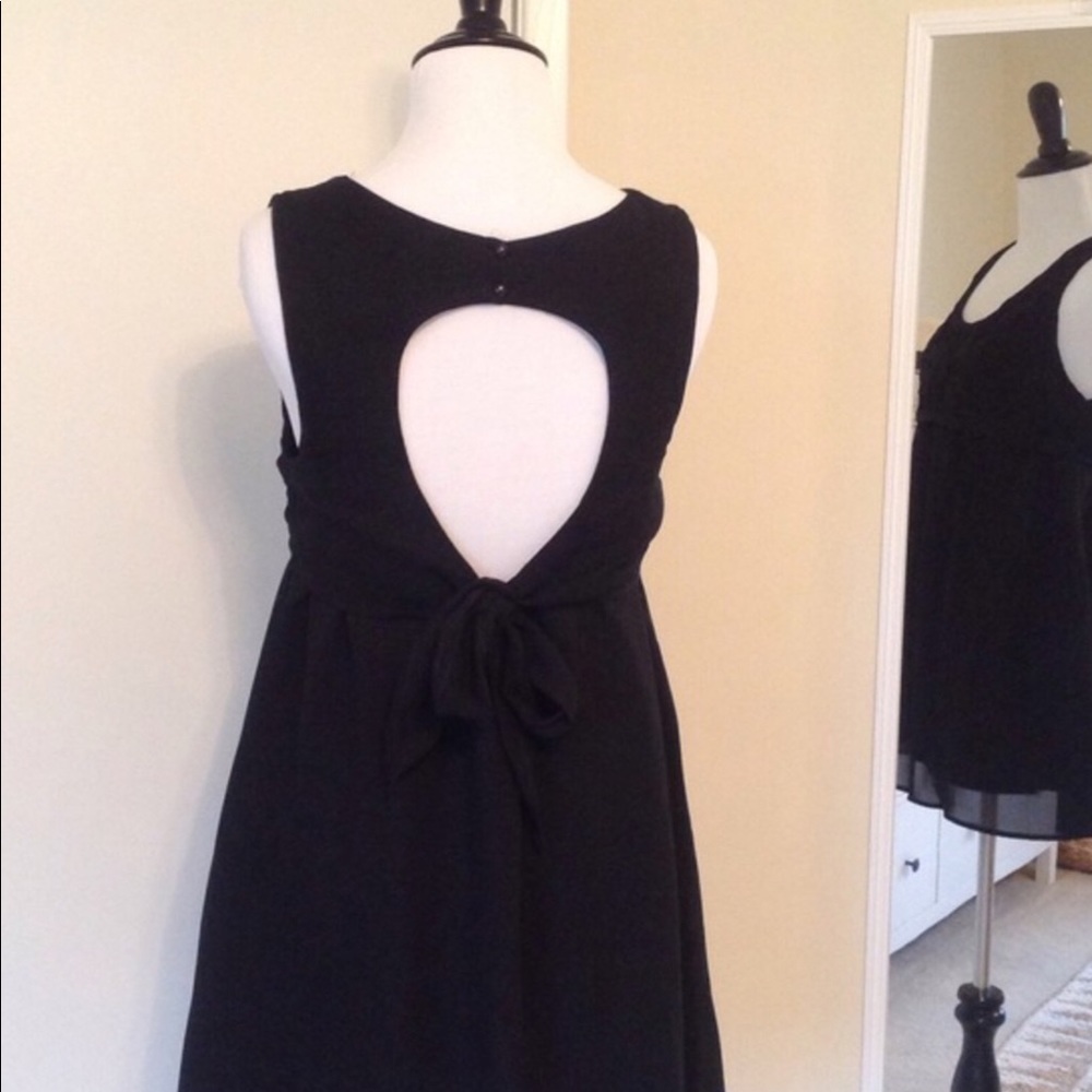 BEAUTIFUL MINI DRESS WITH OPEN BACK. - Picture 2 of 4
